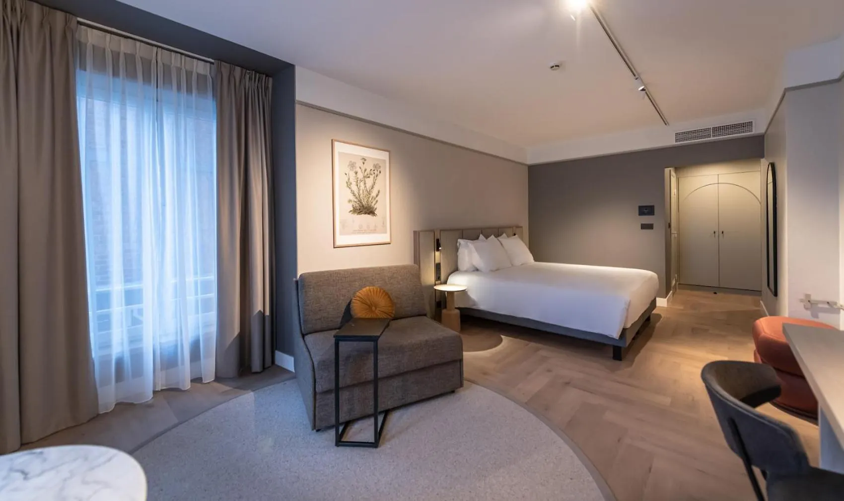 Mercure Liege City Centre 4*,